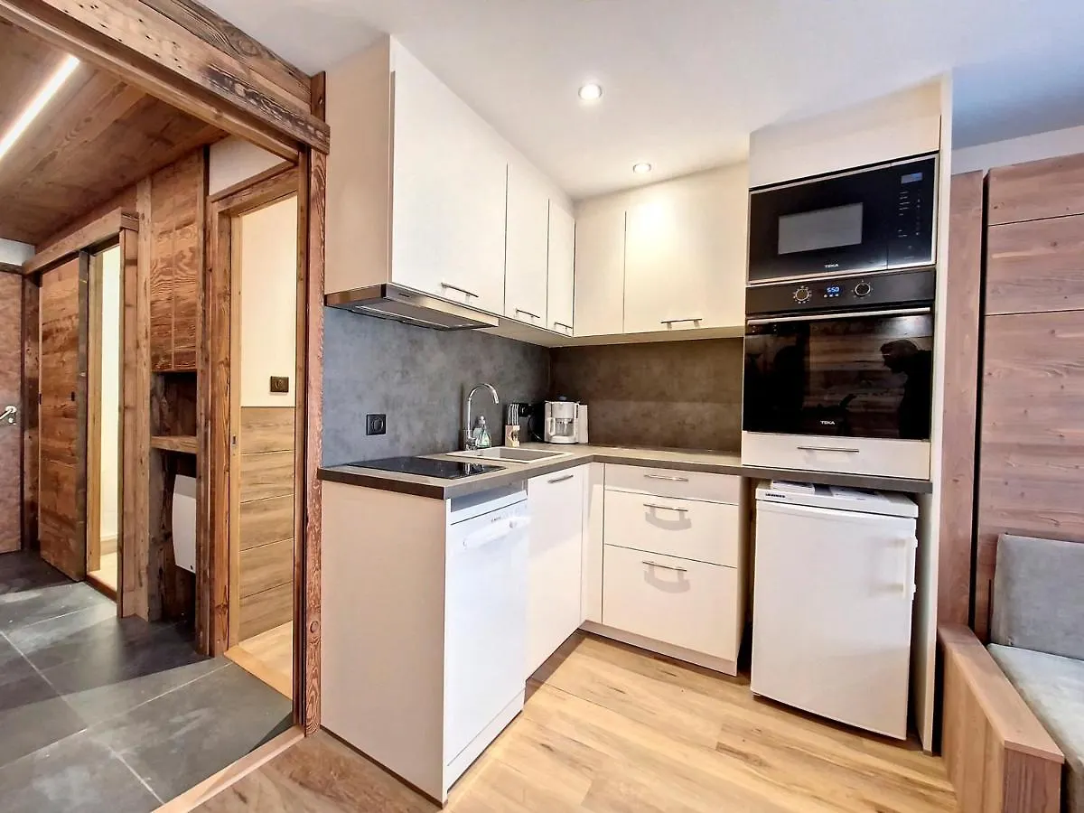 Apartment Studio Renove Au Centre De Val D'Isere - Balcon, Proche Pistes, Cuisine Equipee - Fr-1-518-137